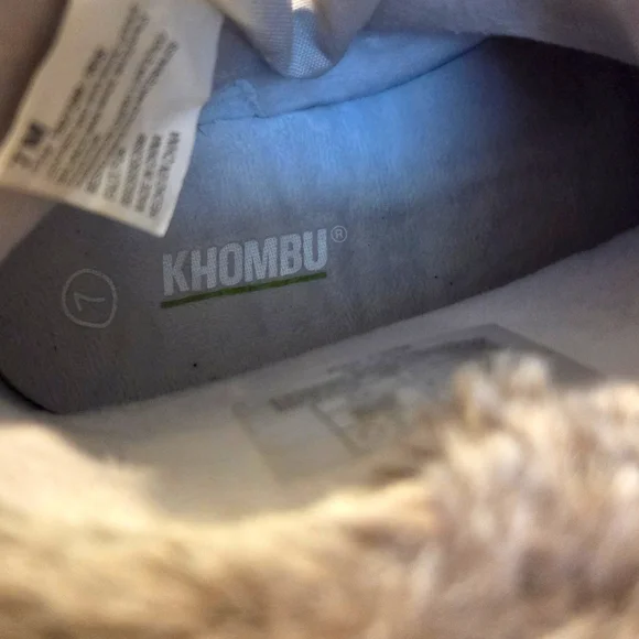 Khombu Iris 1527296 Ivory Suede Leather All Weather Boots W/ Faux Fur Trim Sz 7M - Picture 11 of 15